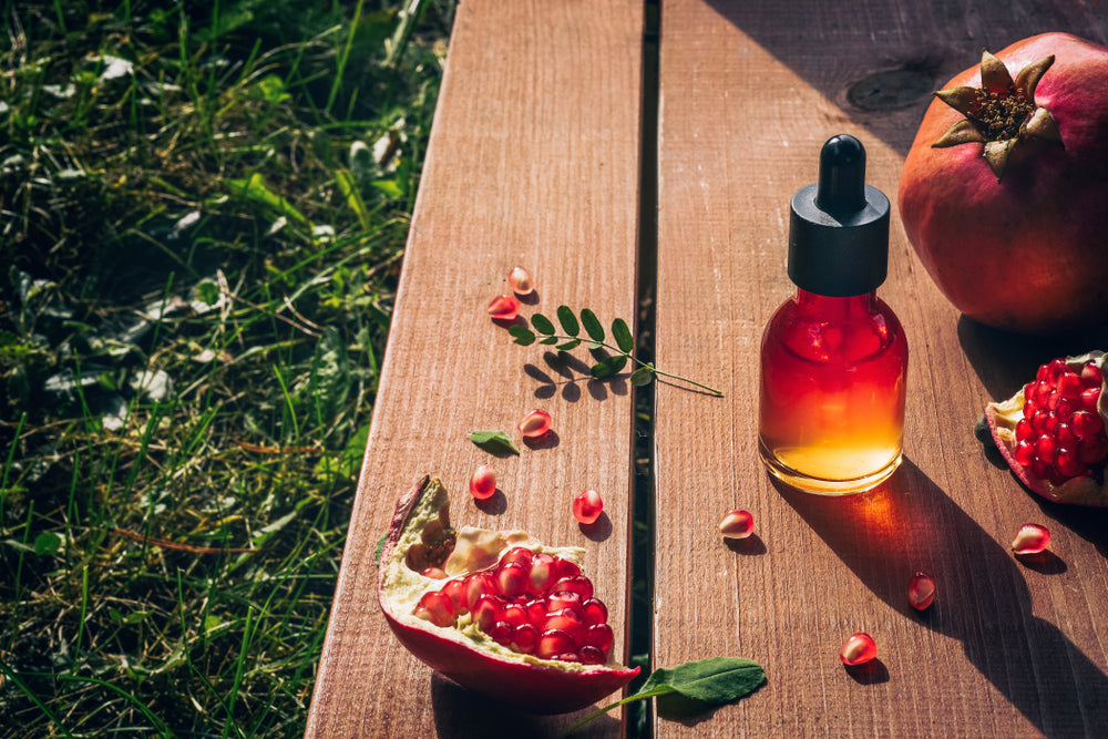 Pomegranate seed oil: SPF, fatty acids, intense moisture.